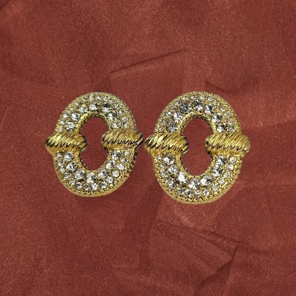 Vintage Gold-toned rhinestones earrings - Picture 7 of 16